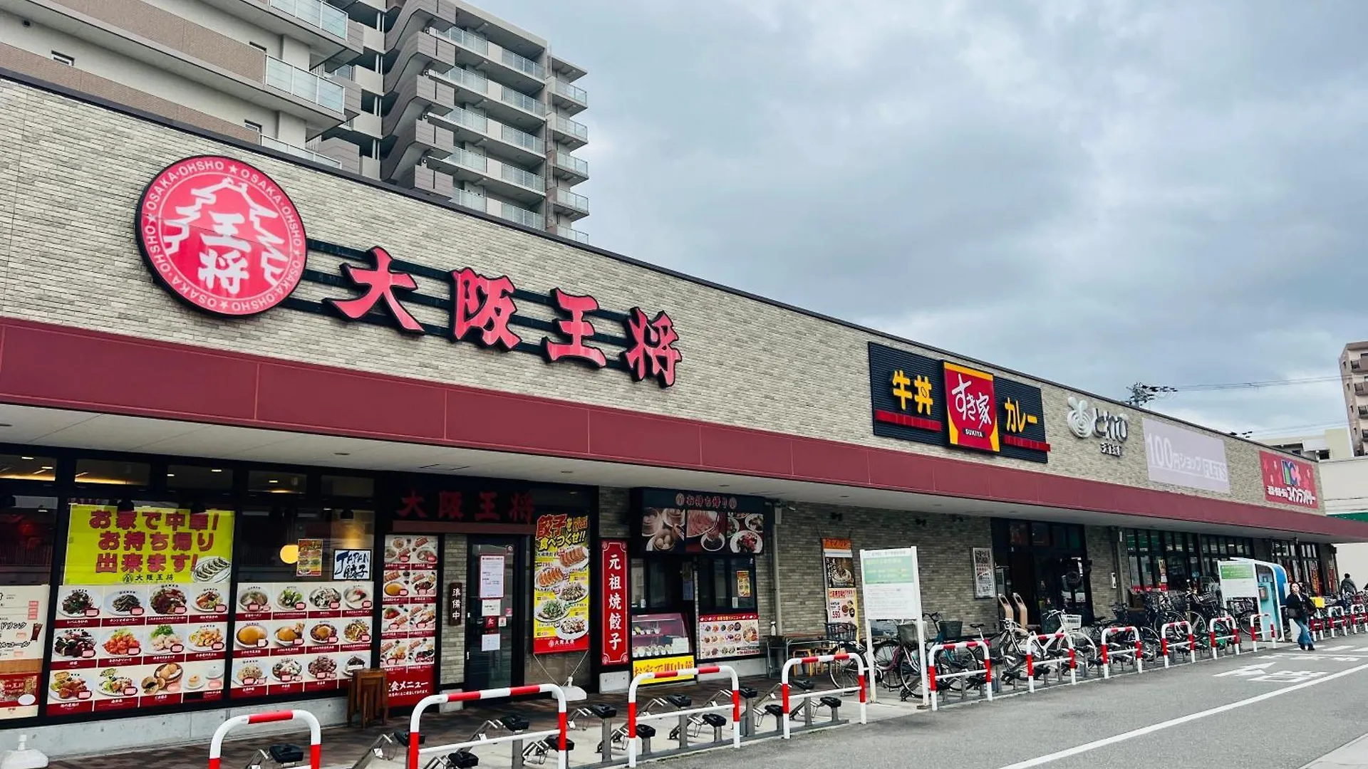 關西機場直達 心齋橋難波電車5分 天下茶屋步行7分全新精品115平四臥室獨棟 免費停車 Apartment Osaka Japan